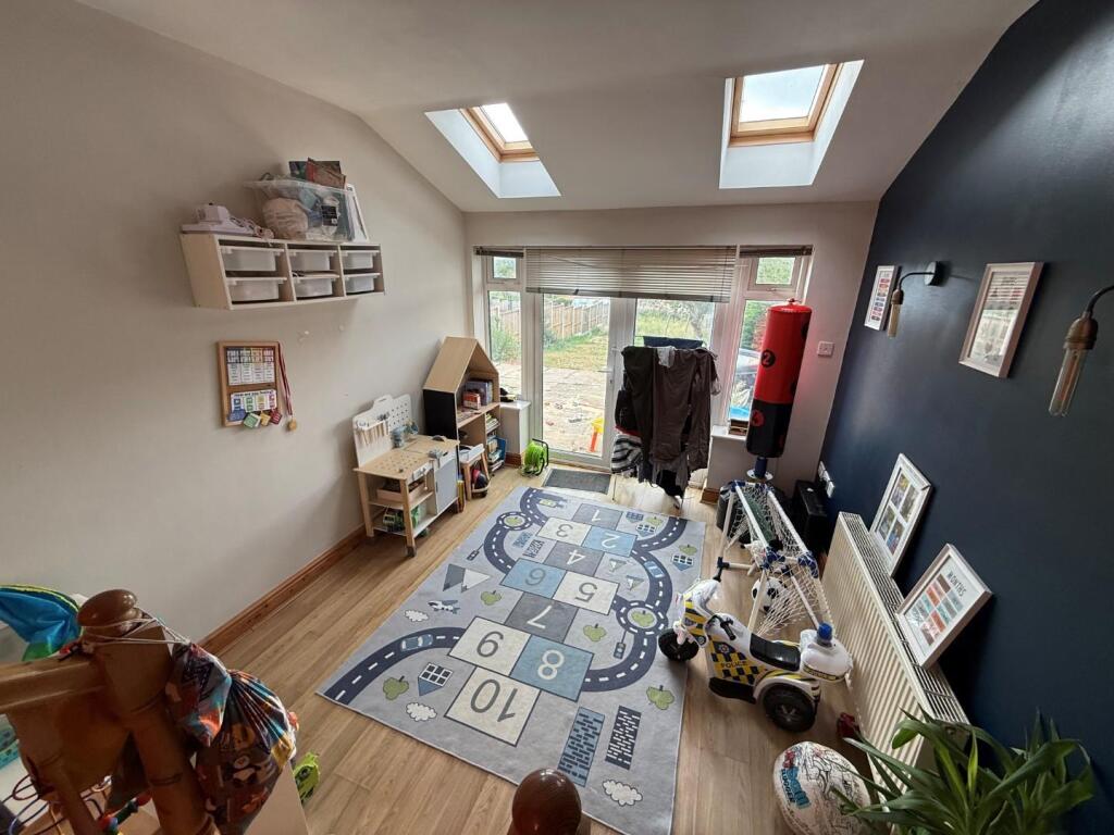 House in Northampton, Spring Park, Kingsthorpe - View 4