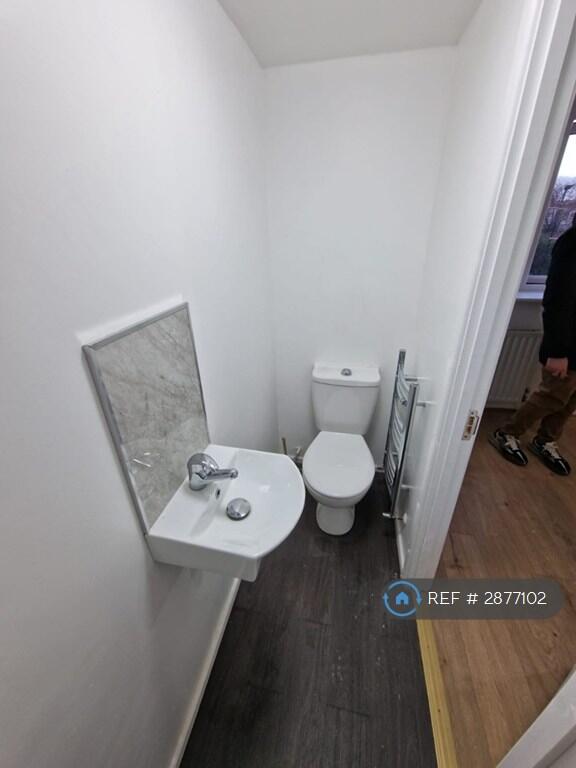 5 bedroom terraced house for rent