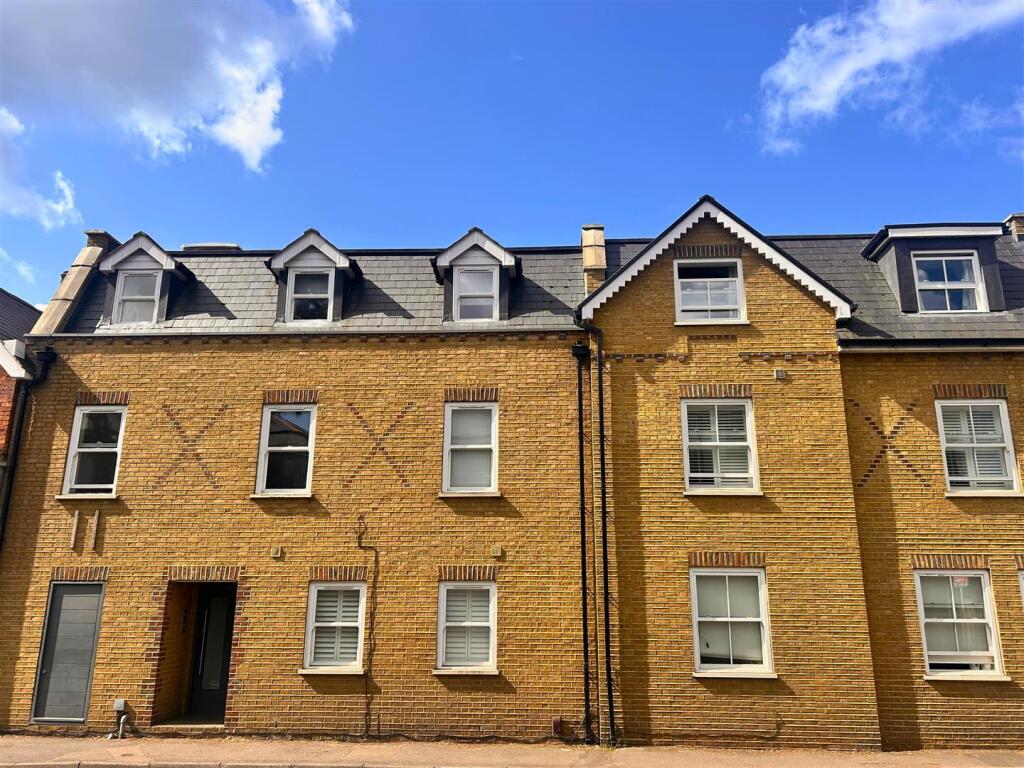 1-bed apartment on Walton Road, East Molesey, £367,500