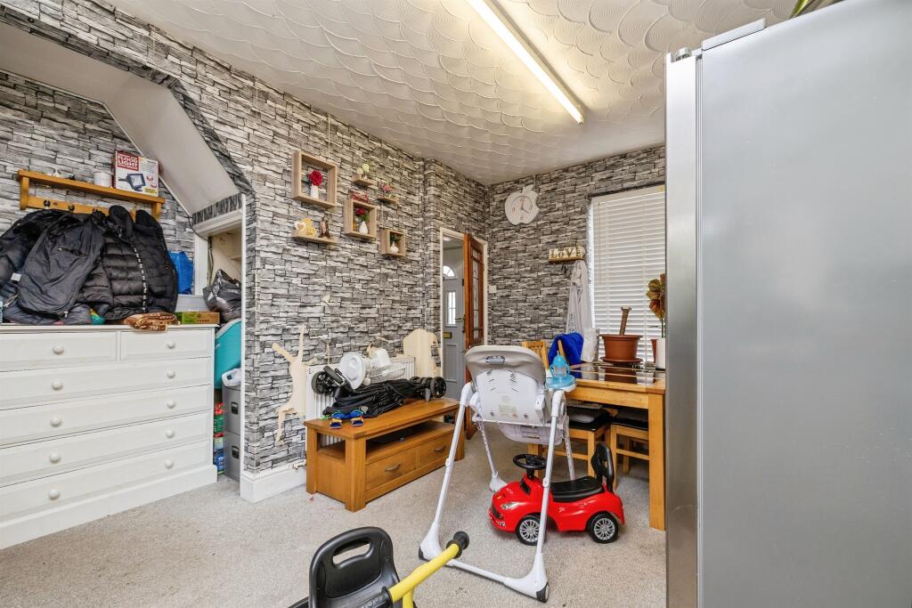 House in Lincoln, Lincolnshire - More