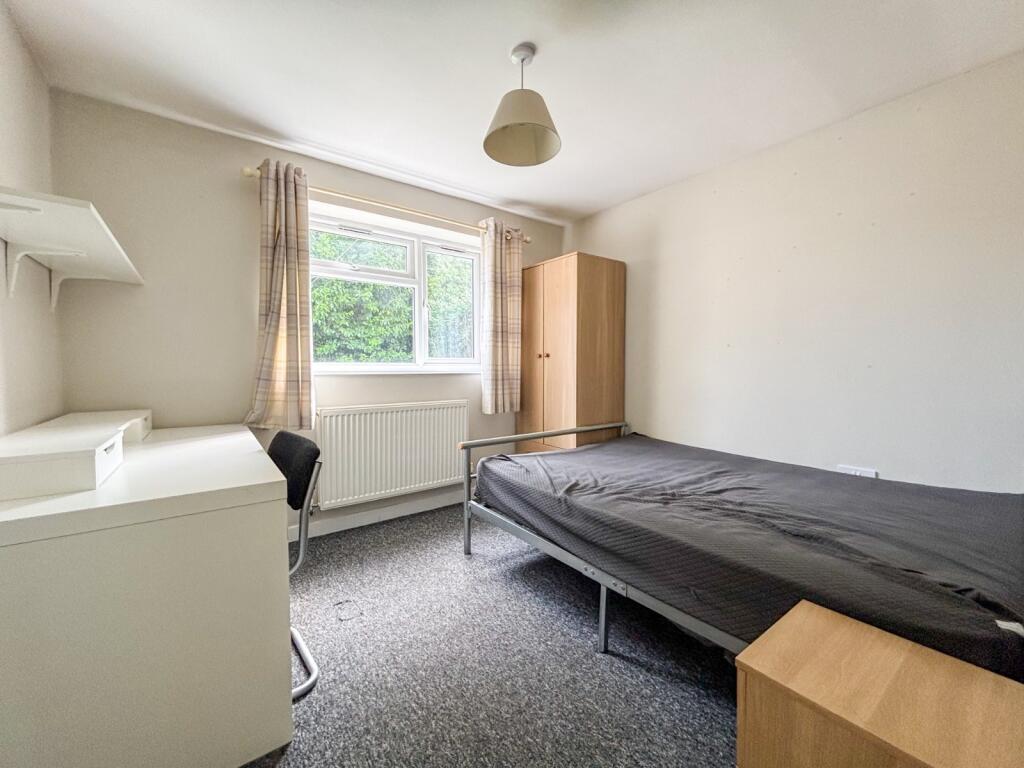 5 bedroom semi-detached house for rent
