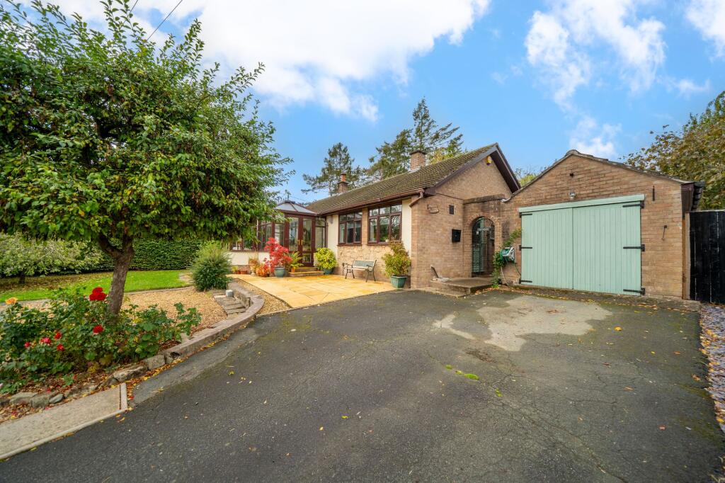 3-bed detached on Montford Bridge, Shrewsbury, SY4, £400,000