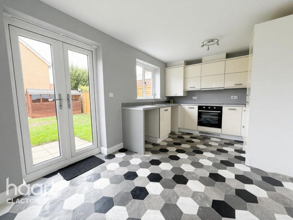 Cleave Close, Clacton-On-Sea photo 3