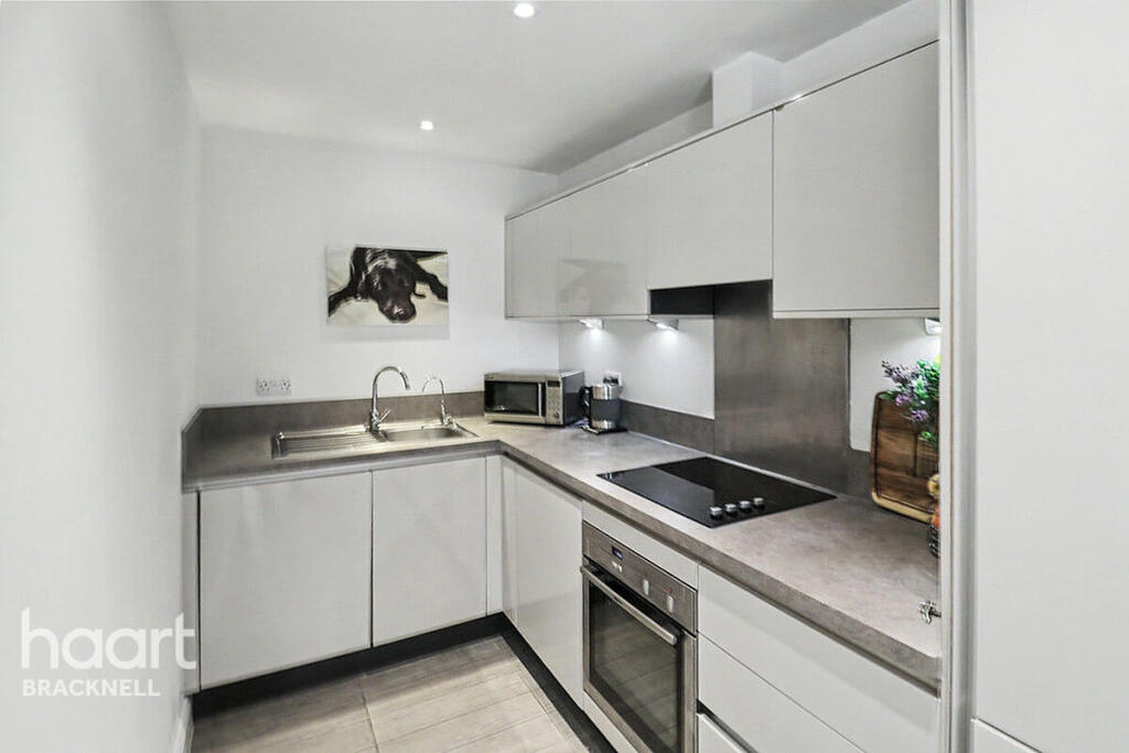 Main image of property: Hight Street, Maidenhead