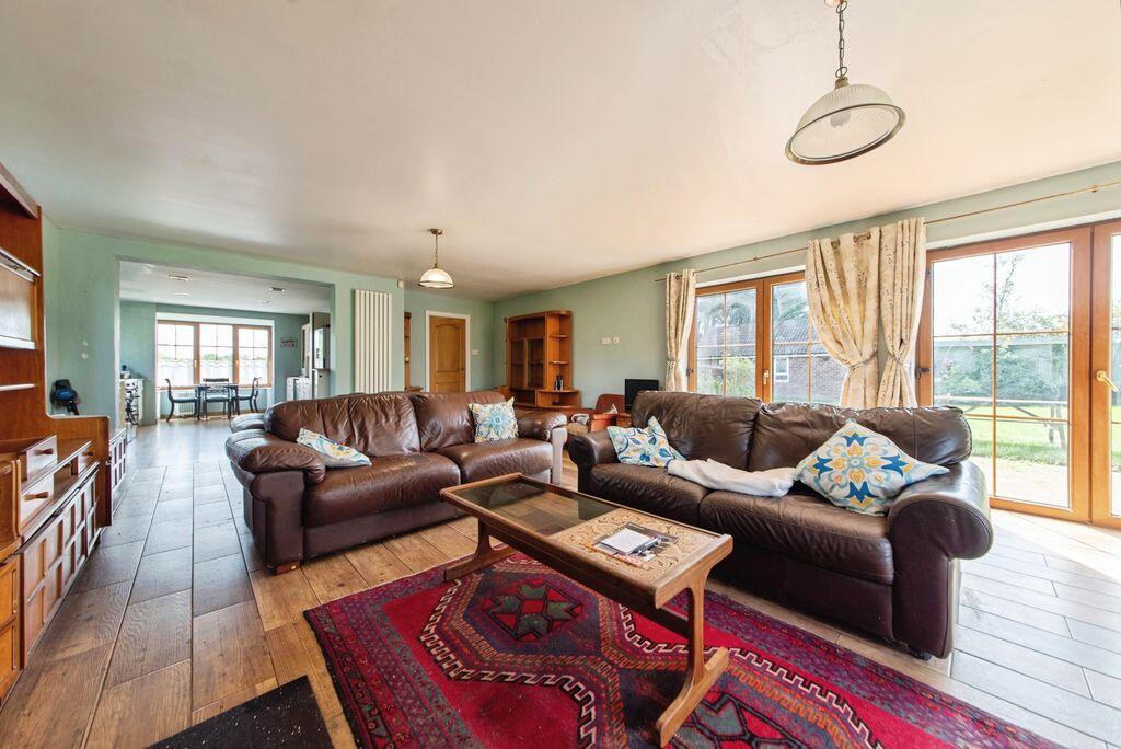 House in Lincoln - View 5