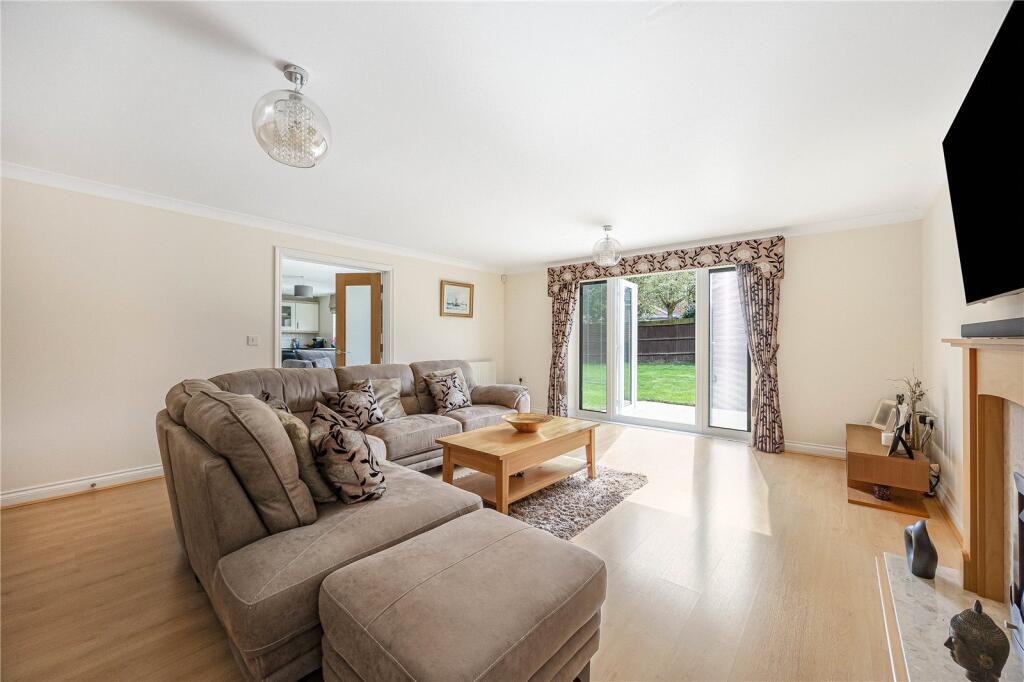 House in Three Mile Cross, Shinfield - More