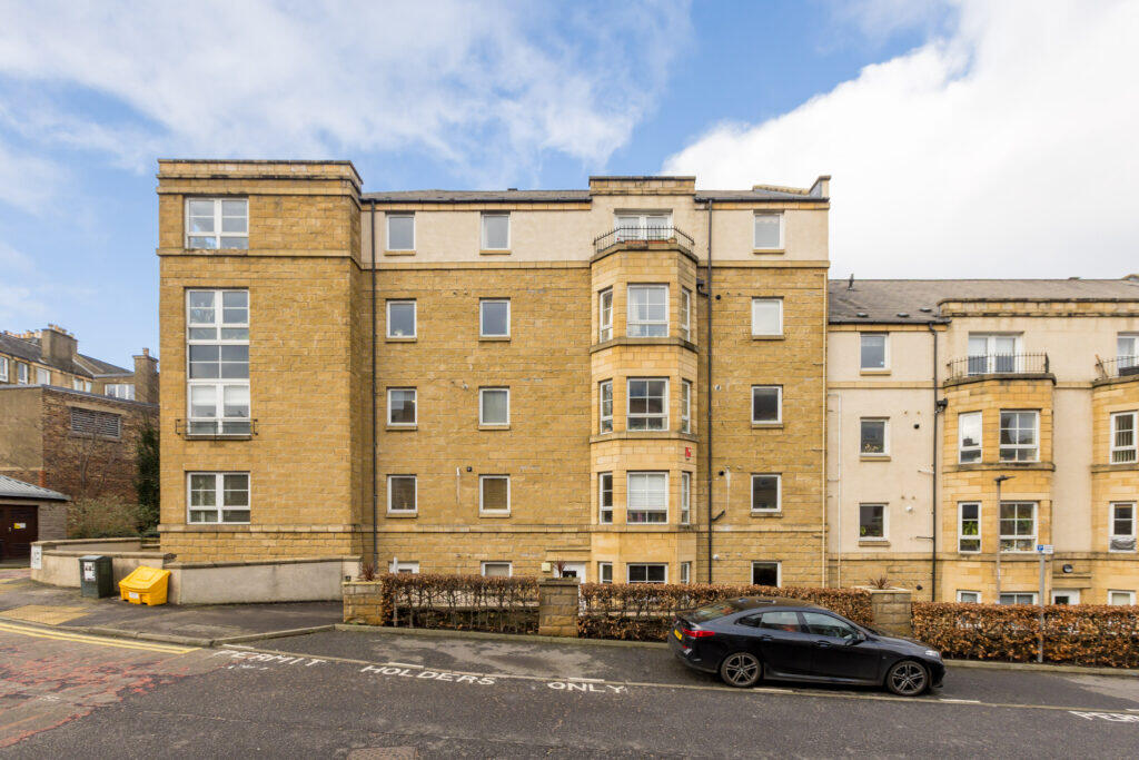 Main image of property: 3/3 Dicksonfield, Leith, EH7 5ND