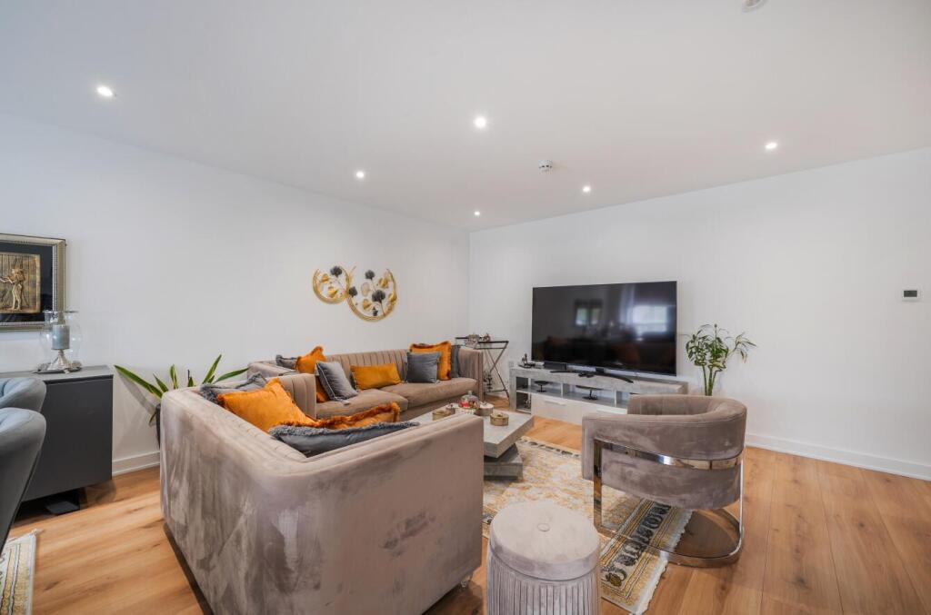 Apartment in London, Stanmore - View 3