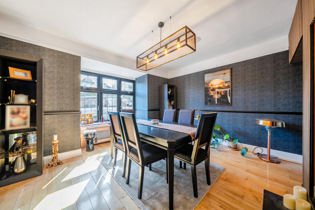 House in London, Broom Hill, Crofton - More