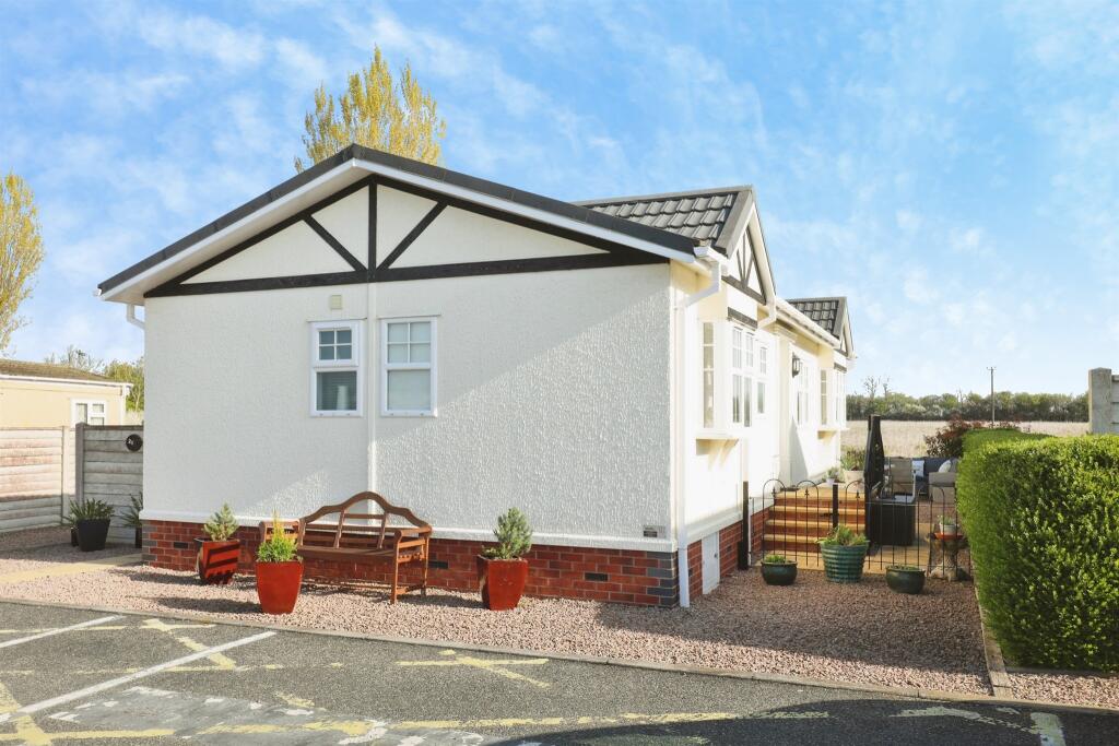 Main image of property: Redlands Park, Lighthorne, Warwick