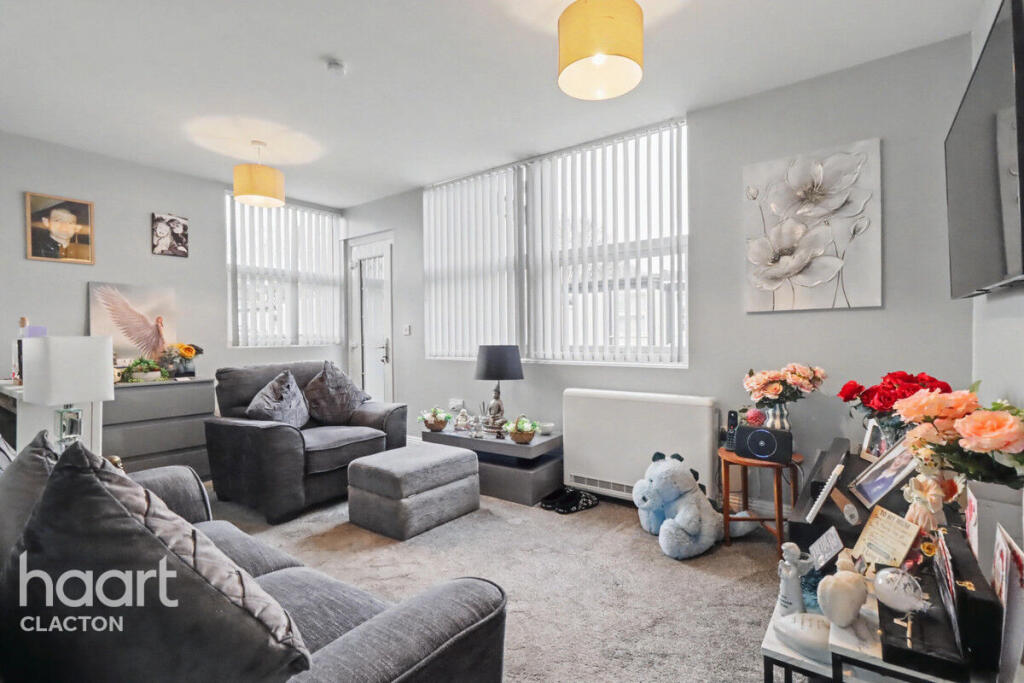 House in Tendring, Castlehill Park, Great Clacton - View 2