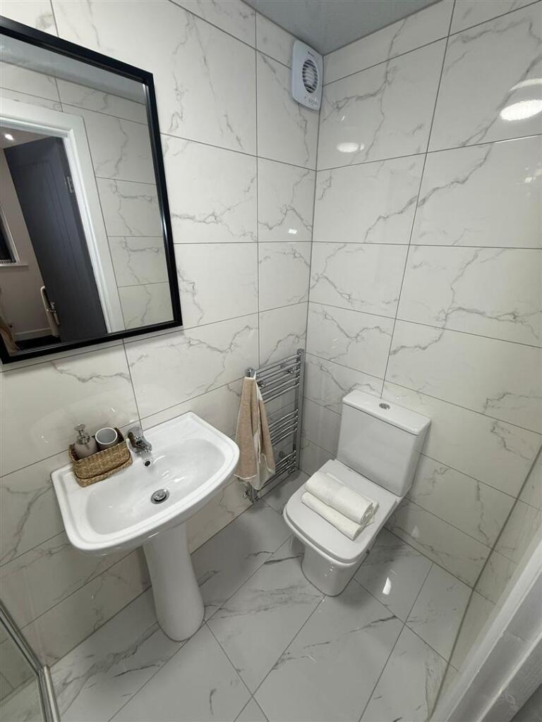 1 bedroom house share for rent