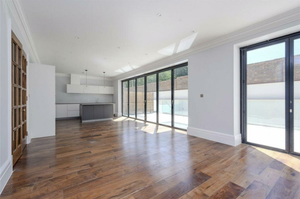 House in Twickenham - View 3
