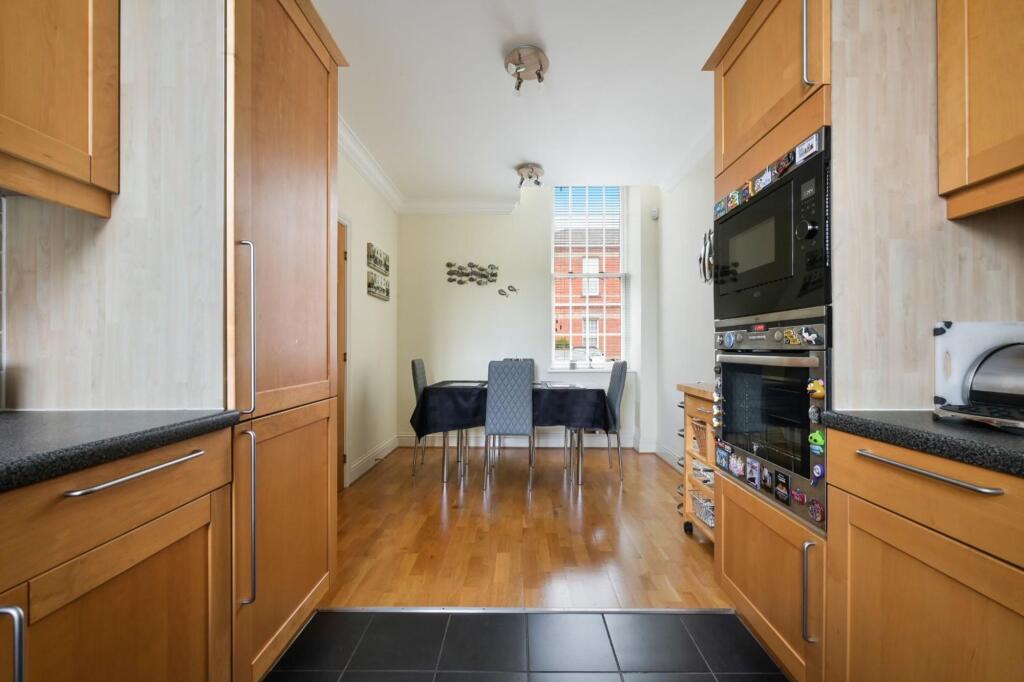 Sandy Mead, Epsom, KT19 photo 4