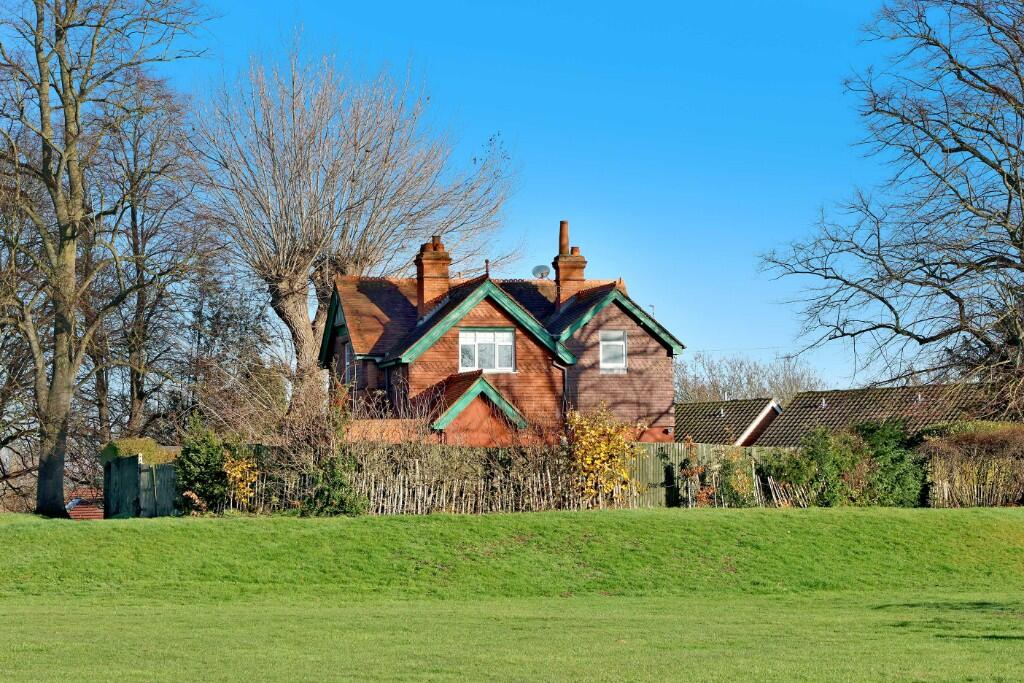 Main image of property: COLEY PARK, READING *Reading to Paddington 25 mins + Elizabeth line