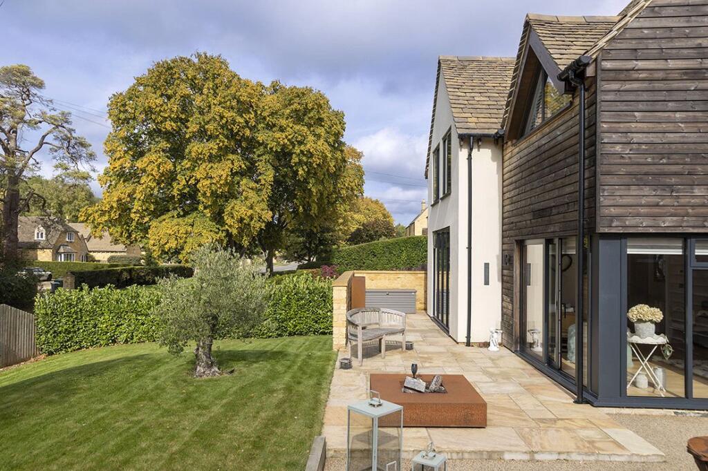 House in Gloucester - View 3