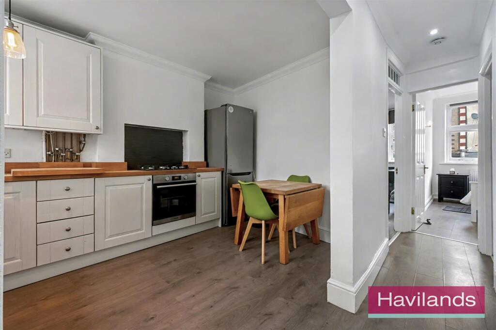 Apartment in London, Winchmore Hill, Edmonton - More