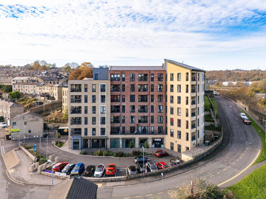 1-bed apartment on Railway Bridge View, Brighouse, HD6, £90,000