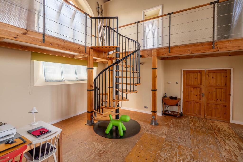 House in St Florence, St. Florence - View 2