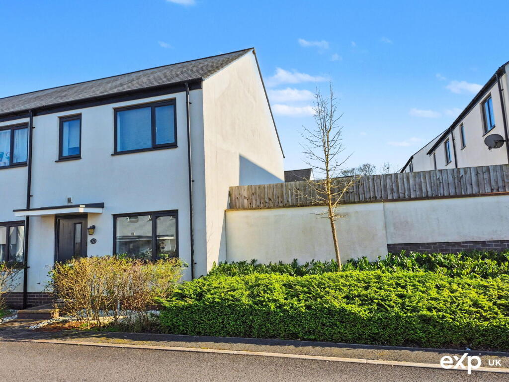 2-bed semi-detached on Foxglove Way, Paignton, TQ4 7TG, £250,000