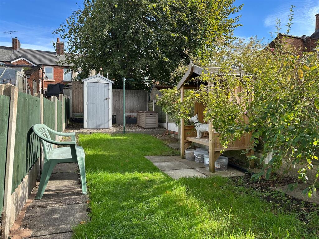 House in Staffordshire Moorlands, Leek - View 2