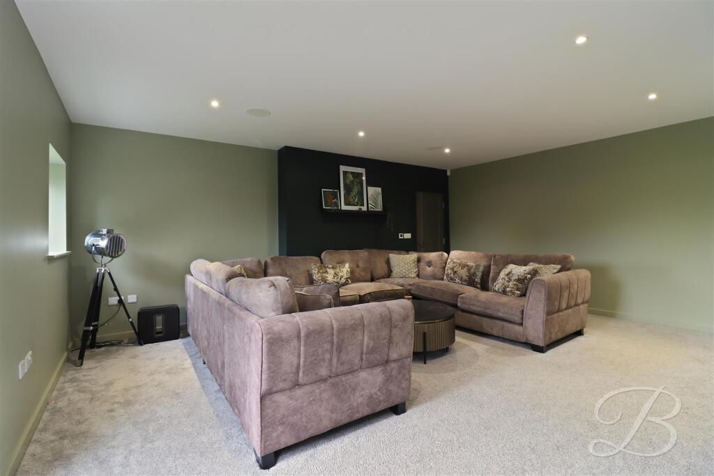 May Lodge Drive, Rufford, Newark photo 3