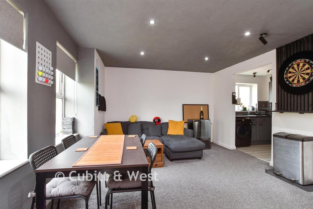 Apartment in Worthing, West Sussex - View 4