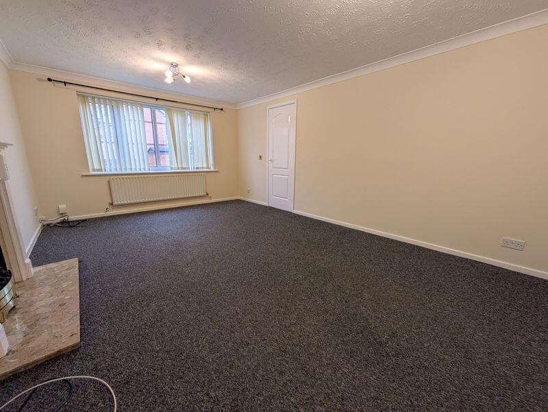 House in Broxtowe, Assarts Farm Estate, Nuthall - View 3