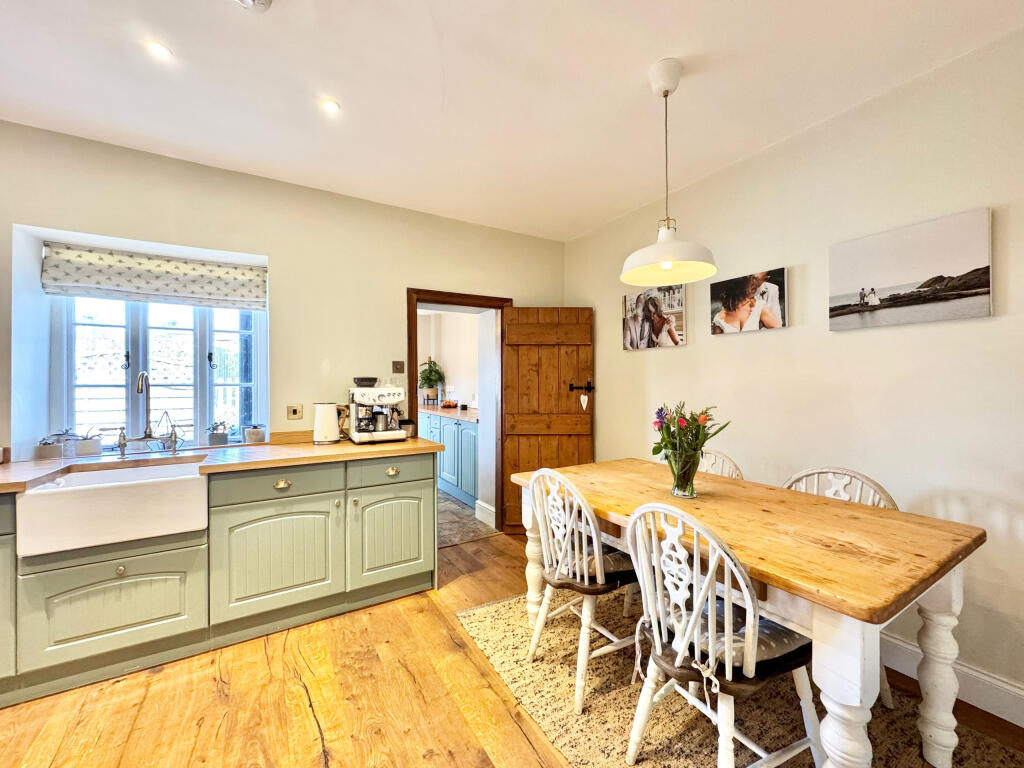 Rumwell Cottages, Taunton photo 4