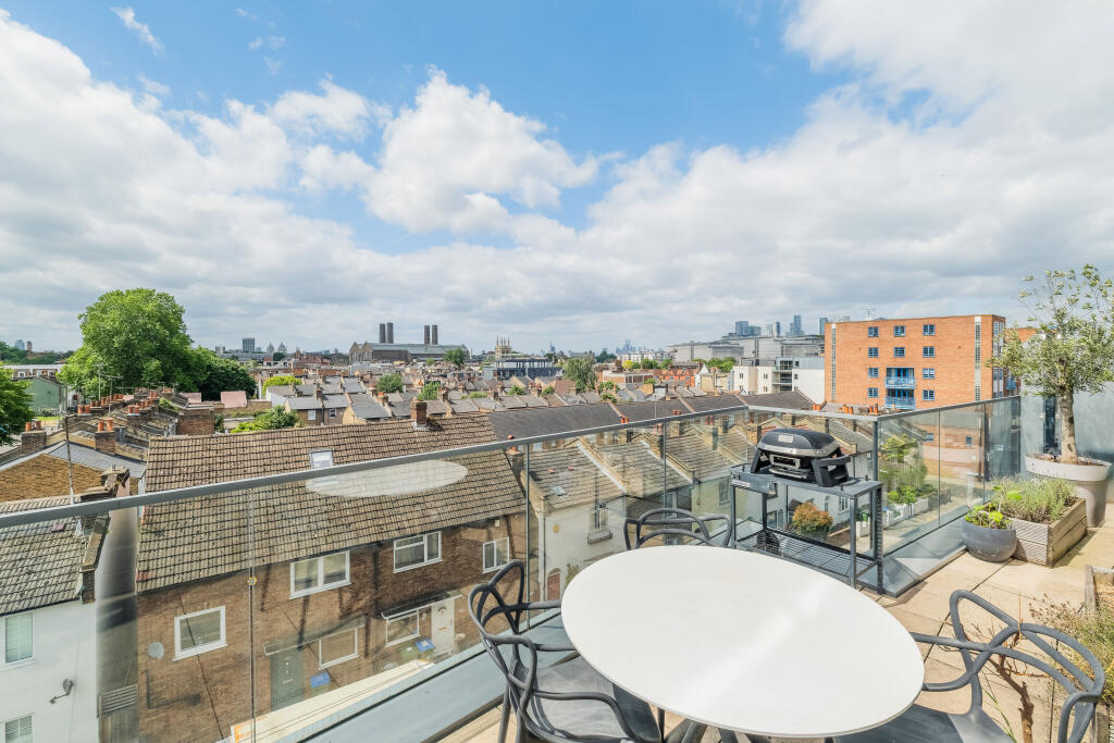 Main image of property: Hawthorne Crescent, London, SE10