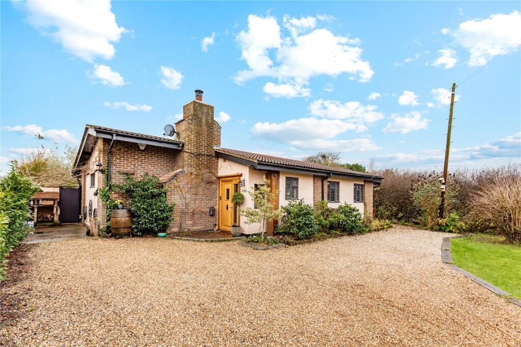 Main image of property: Marks Farm Lane, Rettendon Common, Chelmsford, Essex, CM3