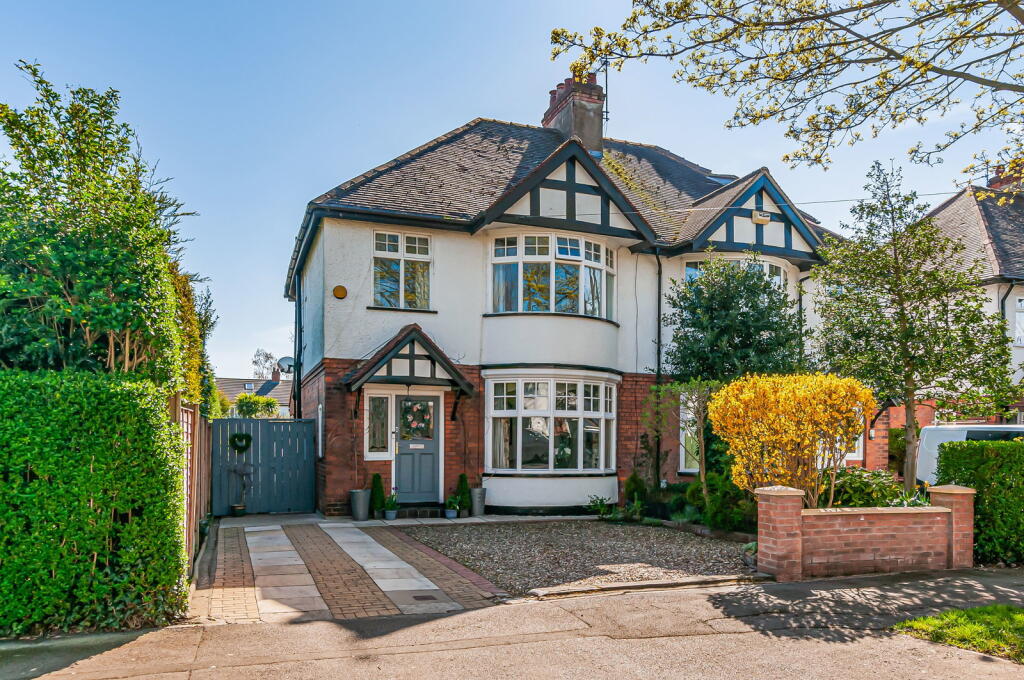 Main image of property: Mead Walk, Hull, East Riding of Yorkshire, HU4 6XL