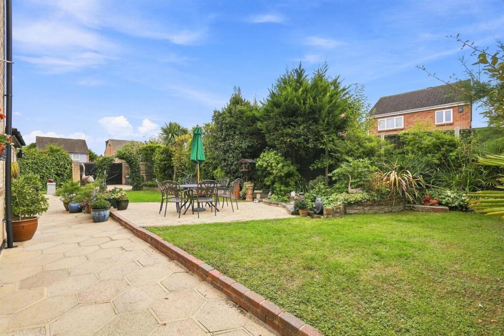 House in Basildon, Laindon - View 2