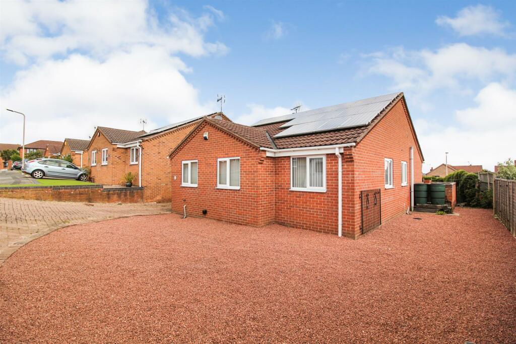 3-bed detached on Pinfold Gardens, Forest Town, Mansfield, £250,000