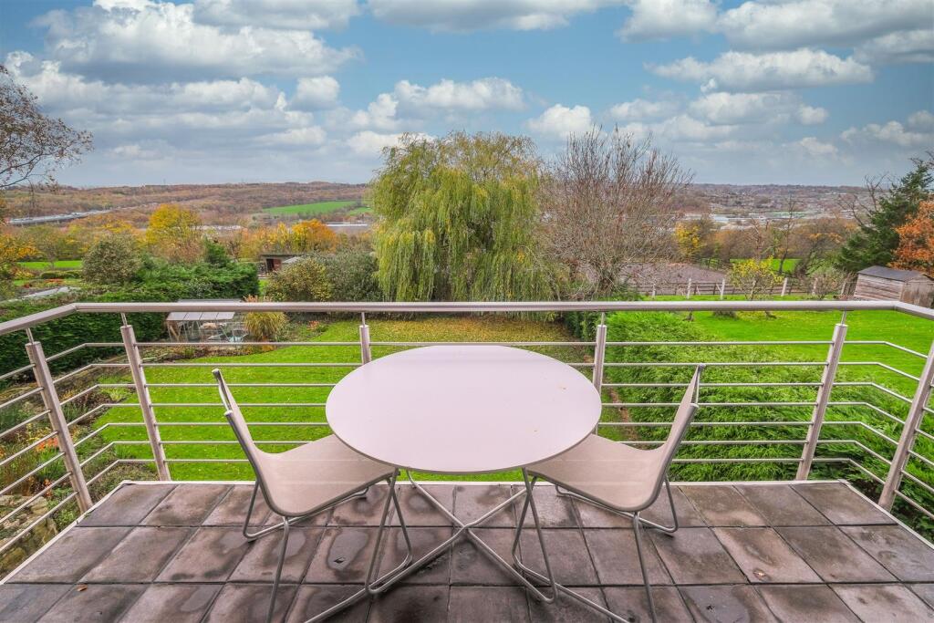 Vine Grove, Clifton, Brighouse photo 4