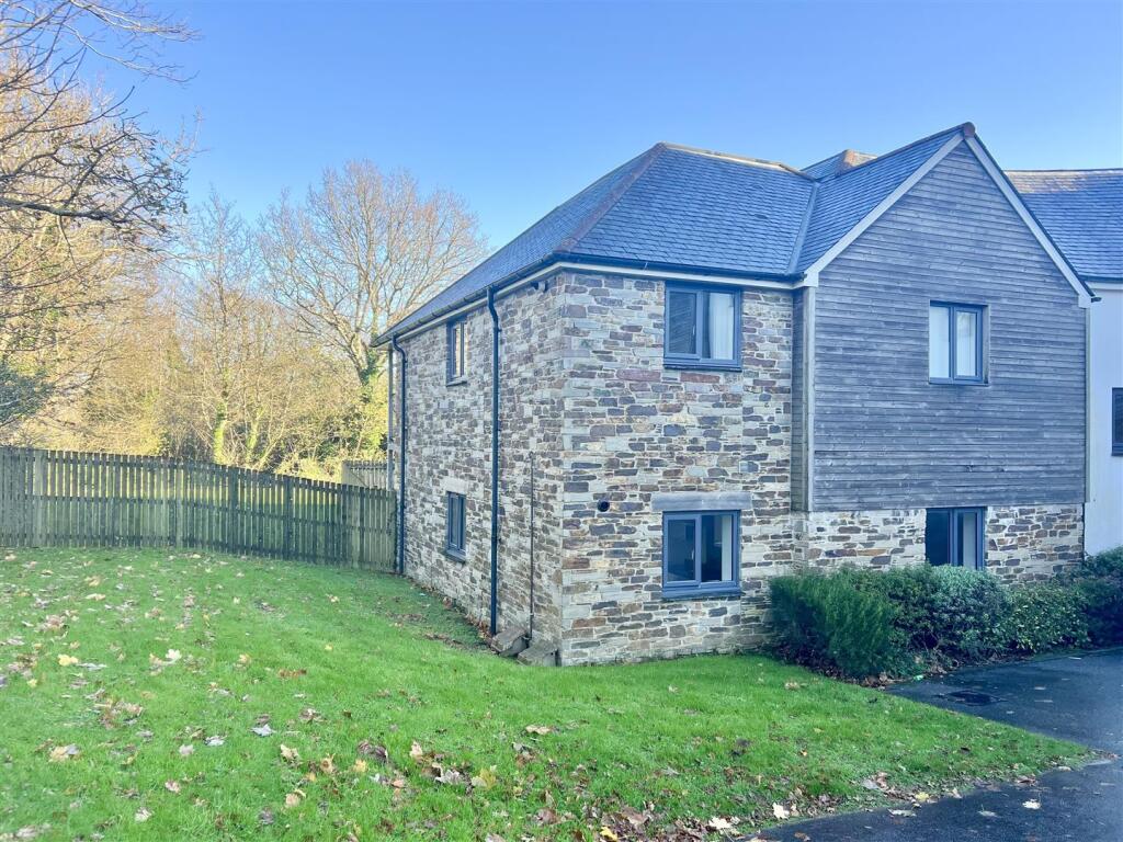 2-bed flat on Fettling Lane, Charlestown, St. Austell, £200,000