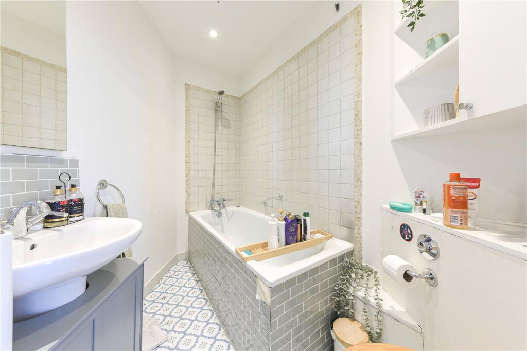 2 bedroom penthouse for rent