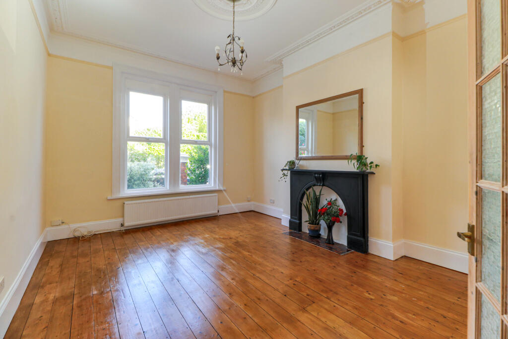 Apartment in Portsmouth, Southsea - View 3