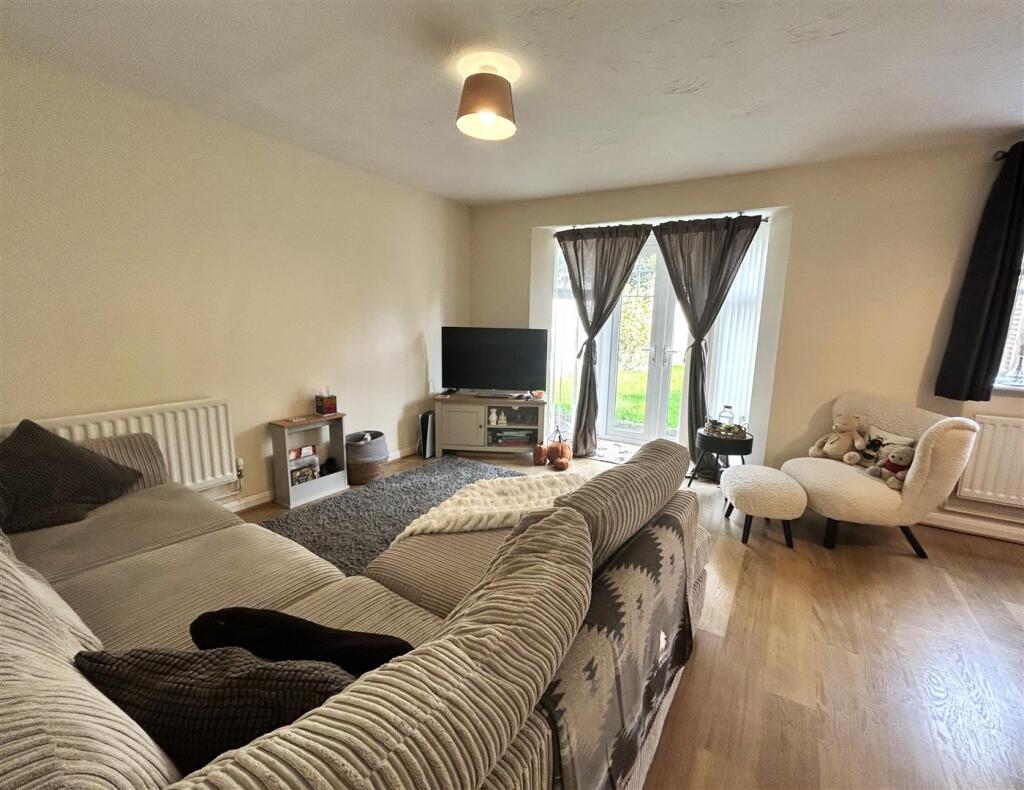 House in Chippenham, Hardenhuish, Cepen Park North - View 2