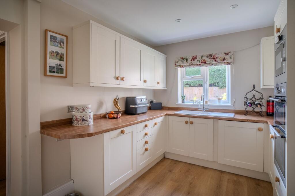 House in Worcester - View 4