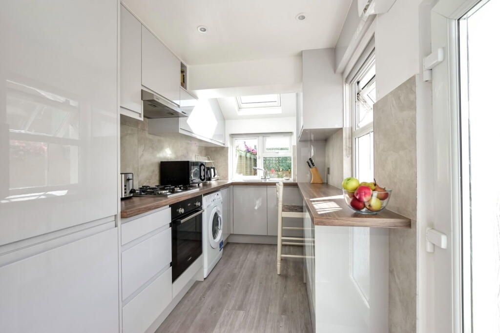 House in Watford - View 3