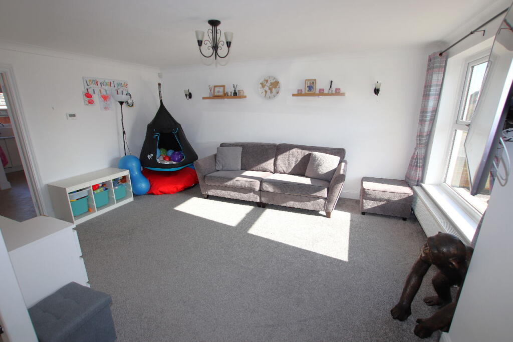 Selsey Avenue, Clacton on Sea, CO15 1NQ photo 4