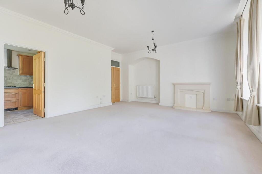Apartment in Kingston upon Thames - View 4