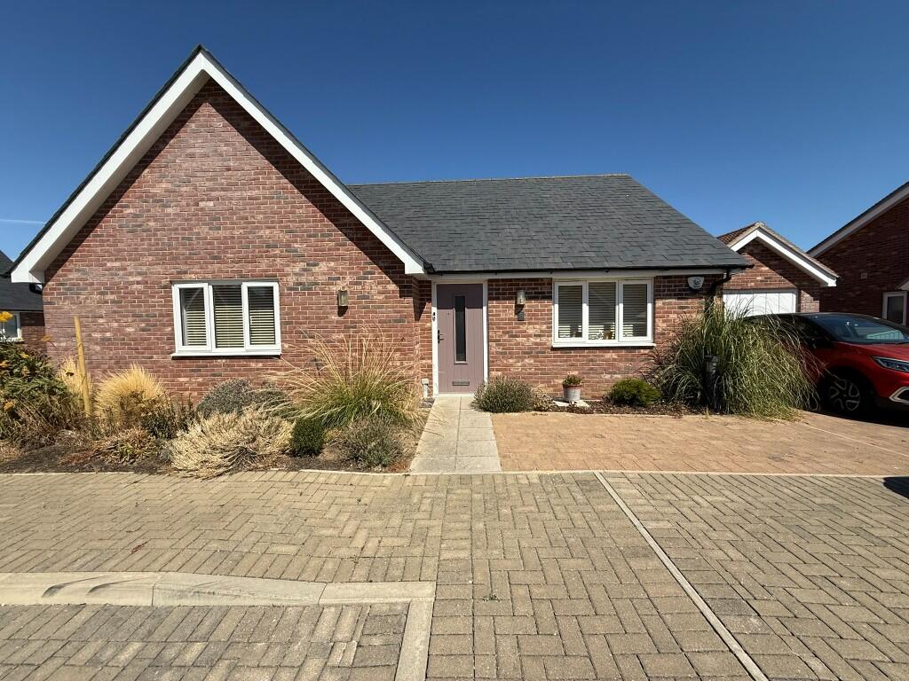 Main image of property: Farm Close, Frinton-On-Sea, Essex, CO13