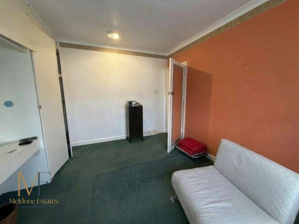 House in Croydon - View 4