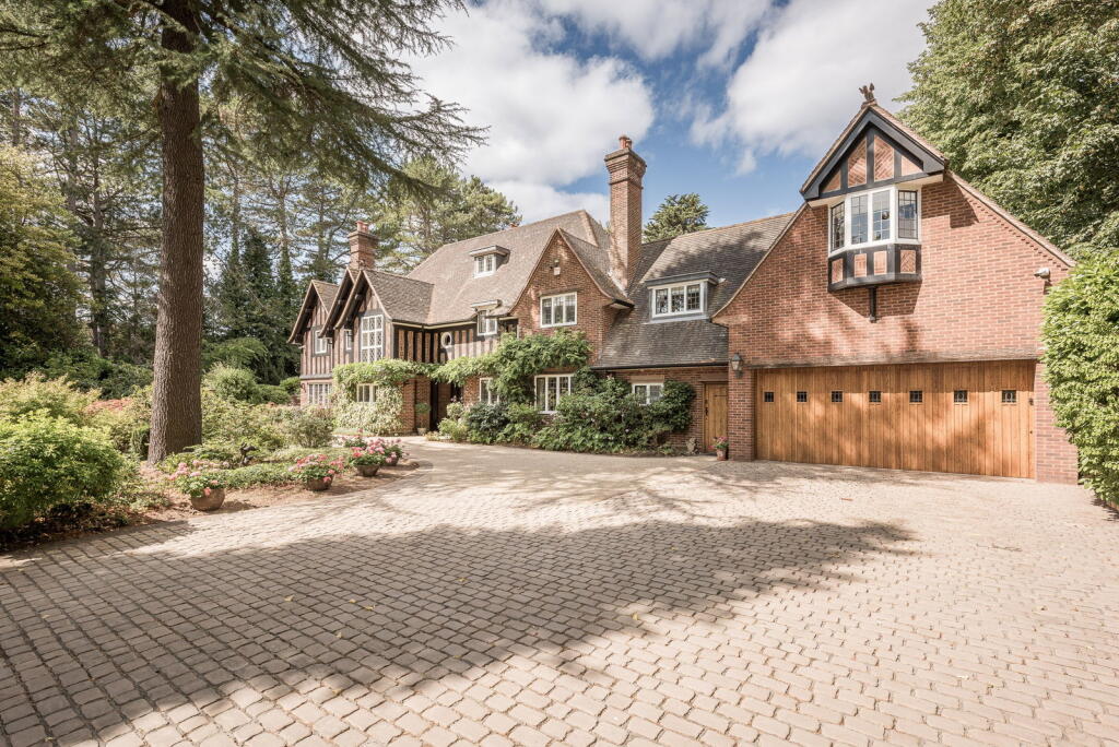 Main image of property: Ladywood Road, Sutton Coldfield, B74 2SW