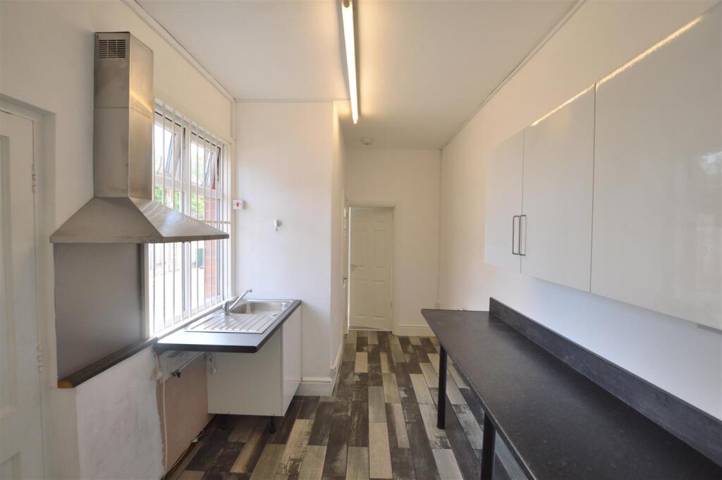 Apartment in Coventry, Whitmore Park - View 4