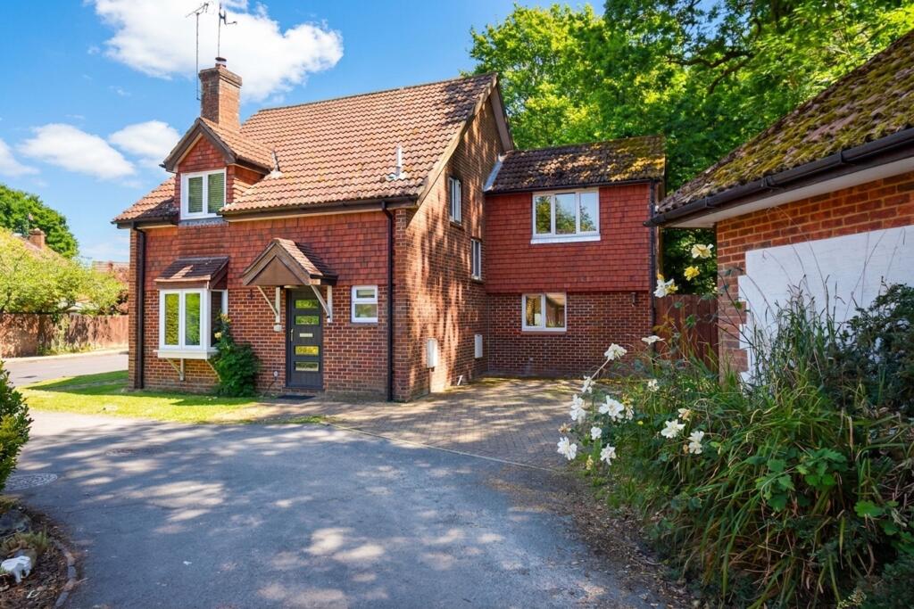 Main image of property: The Meads, Valley Park, SO53