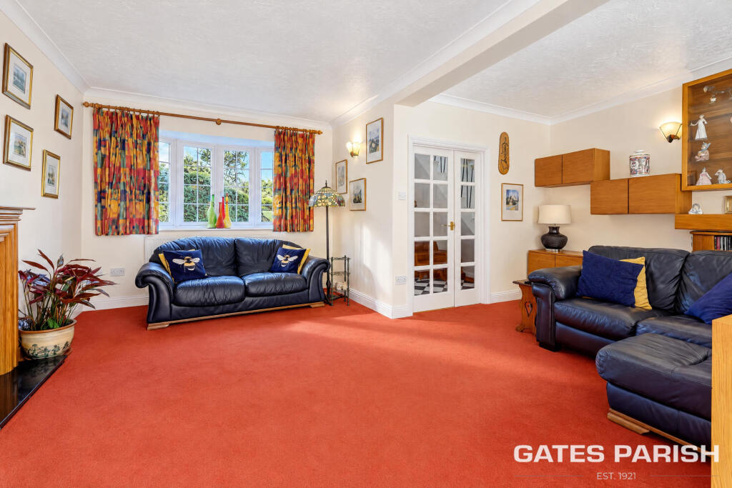 Ashburnham Gardens, Upminster, RM14***Golf Course Backing*** photo 3
