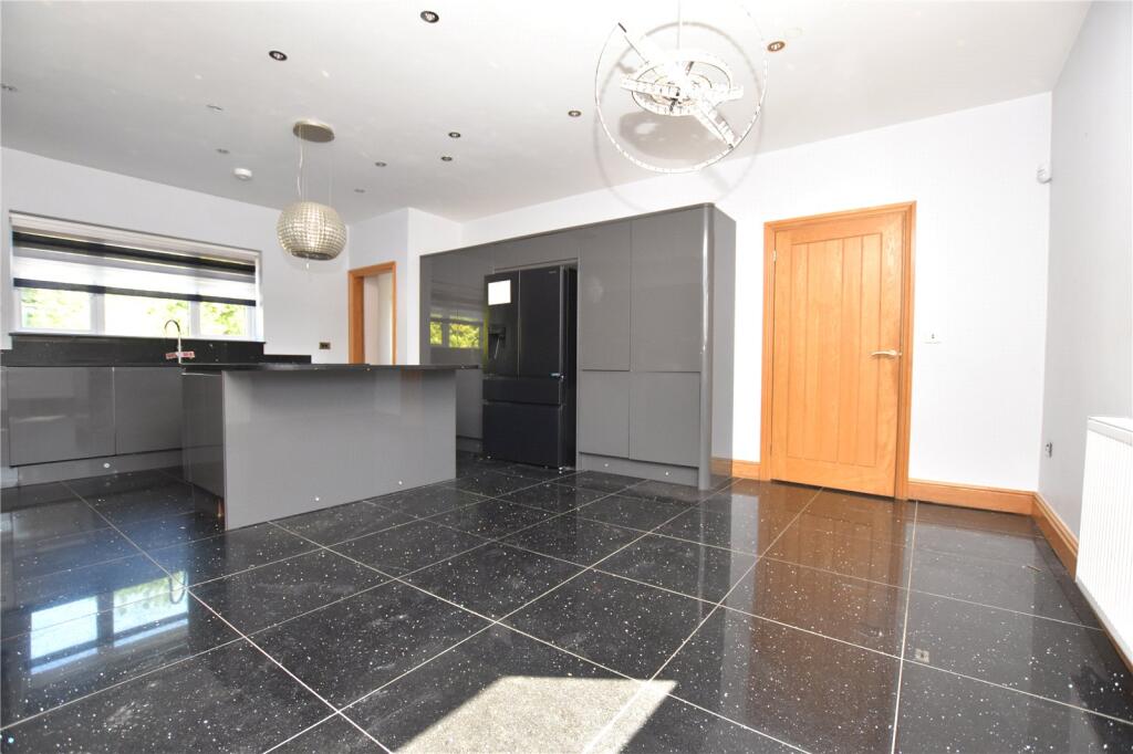 Broadway House, Wakefield Road, Drighlington, Bradford, West Yorkshire - View 4